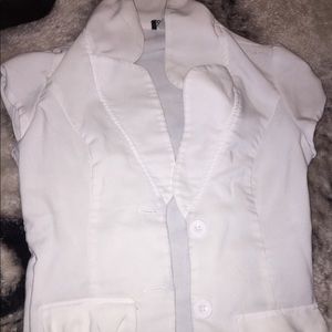 Short length white blazer with short sleeves